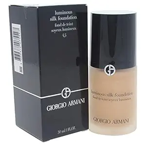 Achieve a flawless, airbrushed finish with this lightweight, buildable foundation. Beloved by makeup artists, it offers a natural glow and smooth texture that lasts all day.